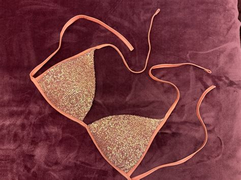 Bikini Oberteil und zwei Hosen und Kaftan Gebraucht in Fisibach für CHF mit Lieferung