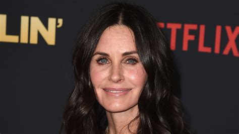 Courteney Cox Just Debuted Shaggy Bangs for Fall — See the Photos | Allure