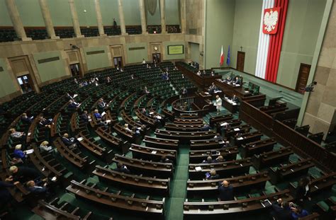 Nowy sondaż wyborczy Jakie poparcie ma PiS PO Lewica PSL Polska