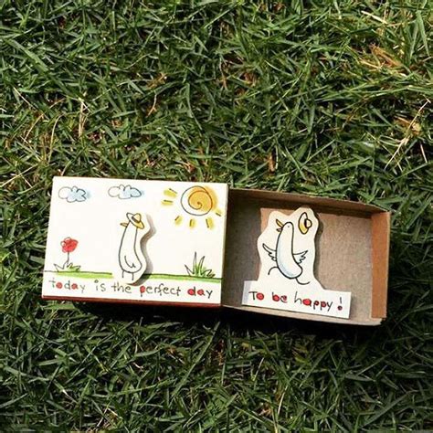 Художница создает умилительные открытки из спичечных коробков со ...