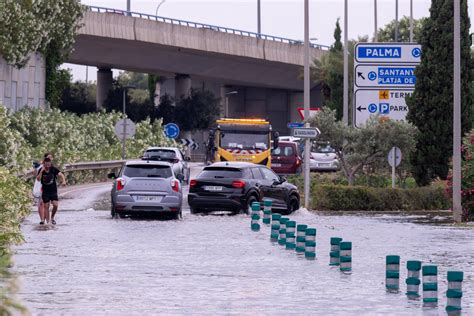 Unwetter Chaos auf Mallorca Flughafen Palma kämpft mit Überschwemmungen