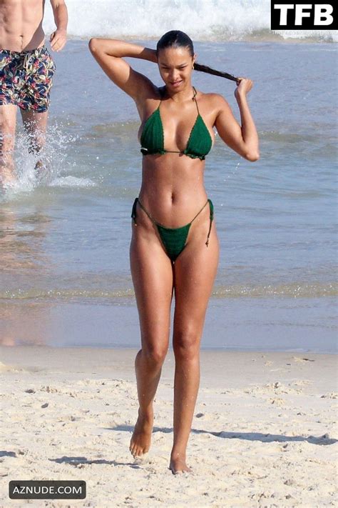 Lais Ribeiro Sexy Seen Showing Off Her Hot Tits And Ass In A Bikini At The Beach In Rio Aznude