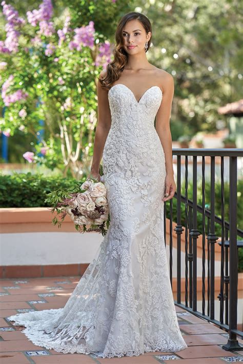 Buy Lace Sleeveless Wedding Dress Cheap Online