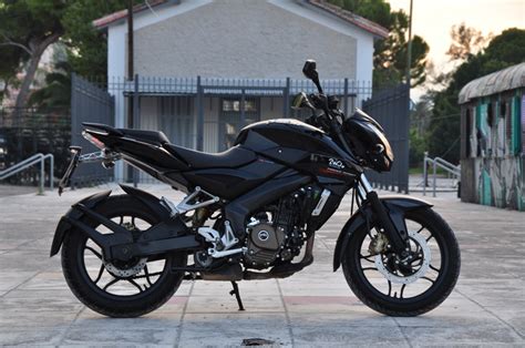 Bajaj NS200 Pulsar Street Fighter Ο μαχητής των 200 κ εκ Video