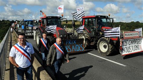 Angry Farmers To Stage Massive ‘tractor Protest In Paris