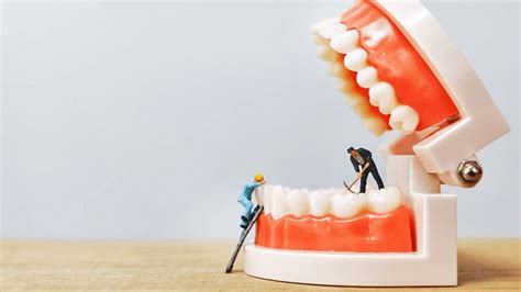 Dental Floss vs. Water Flossers: The Benefits and Drawbacks