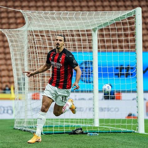 AC Milan on Instagram: “Caption this 👑🔴⚫️ #InterMilan #SempreMilan ...