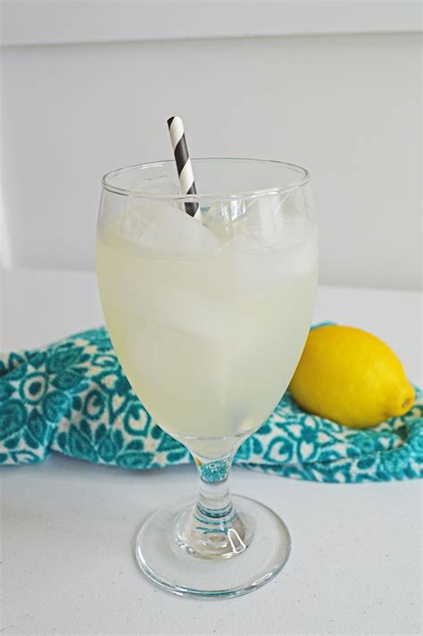 Bourbon Lemonade Cocktail - Aspiring Winos