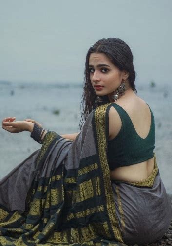 Pakistani Actress Aisha Khan Hot Pics In Black Saree