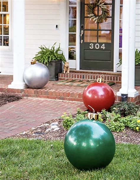 How To Make A Front Yard Look More Christmassy 9