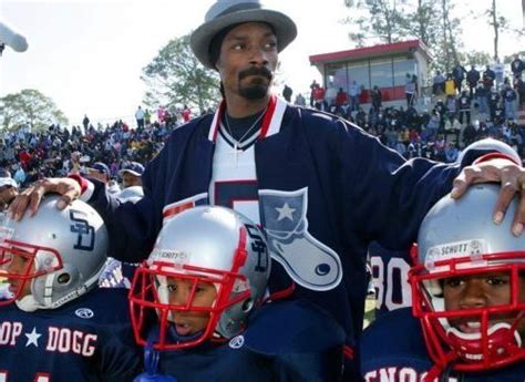 Snoop Dogg Owns a Football League - The Sports Column | Sports Articles ...