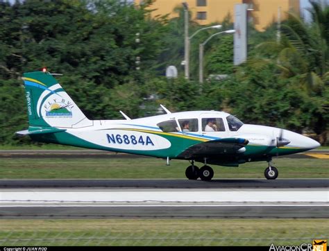 N6884A Fly BVI Piper PA 23 250 Aztec F AviacionCR Net