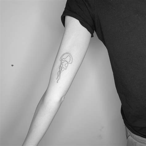 Fine Line L Nea Fina Tattoo Muerte O Gloria Tattoo