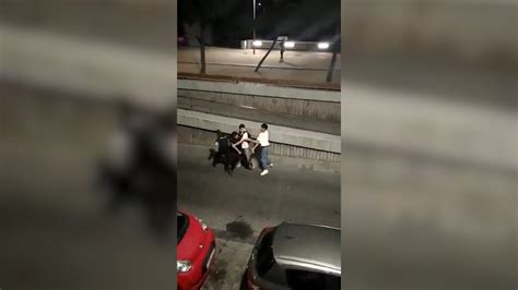 El Video Que Causa Estupor En Madrid Dos Policías No Pueden Con Dos Chavales Que Se Les