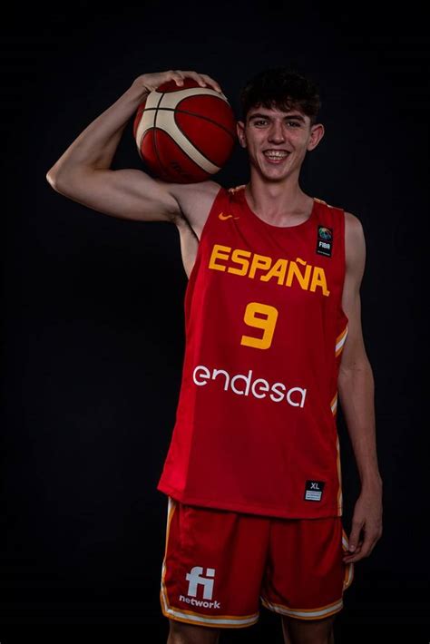 Sergio De Larrea Asenjo Campe N Del Mundo De Baloncesto Sub