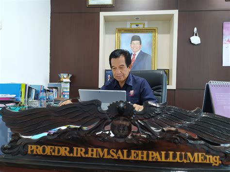 Rektor Unibos Raih Penghargaan Tokoh Peduli Pendidikan Dari Lldikti Ix Sultanbatara News Unibos