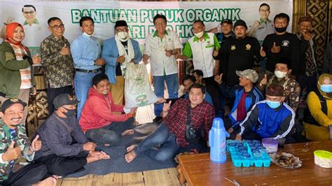 Foto HKTI Berikan Edukasi Dan Bantuan Pupuk Organik Kepada Petani