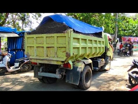 Truk Jomplang Mobil Truk Hino Dutro 300 X Power Bongkar Muatan Pasir