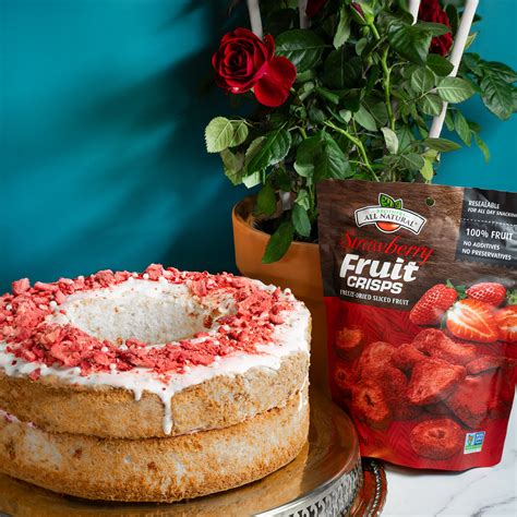angel food cake with strawberries 2