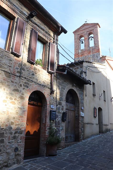 A Quick Stop in Montalcino, a Charming Tuscan Town ★ I Travel for the ...