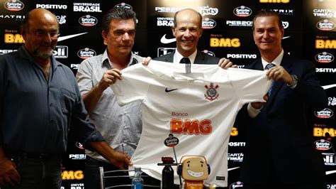 Patroc Nio Do Corinthians Bmg De R Milh Es Clube Se Explica