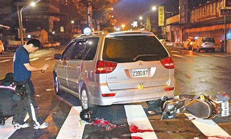 台湾2女生酒驾聊天两不误 遇车祸1人身亡1人逃跑 新闻中心 新浪网