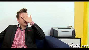 Lindo semental recibe una obscena perforación anal de un tío cachondo XVIDEOS