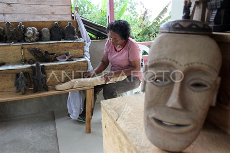 Kerajinan Gorga Khas Batak Toba Antara Foto