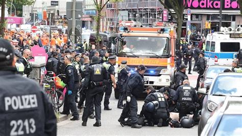 Polizei Schiesst An Hamburger Reeperbahn Auf Mann Mit Spitzhacke