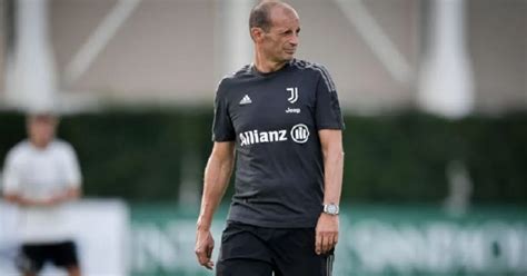 Juventus Allegri Studia Il Cambio Di Modulo E Pensa Ad Un Attacco A 3