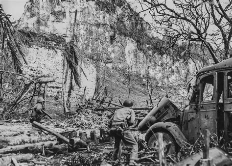 1st Marine Division Assault Across Airfield At Peleliu 44 World War