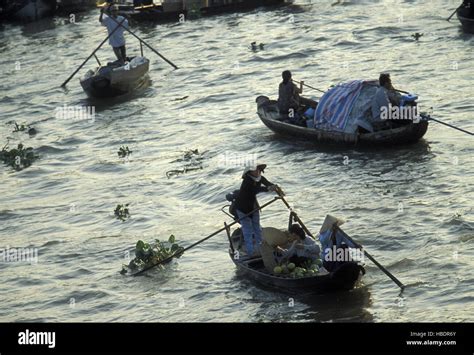 ASIA VIETNAM MEKONG DELTA FLOATING MARKET Stock Photo - Alamy