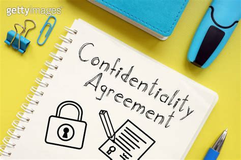 Confidentiality Agreement Is Shown On The Photo Using The Text 이미지