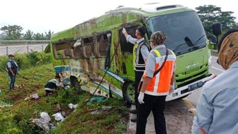 Kecelakaan Maut Pukul 16 00 Wib Satu Penumpang Tewas Minibus