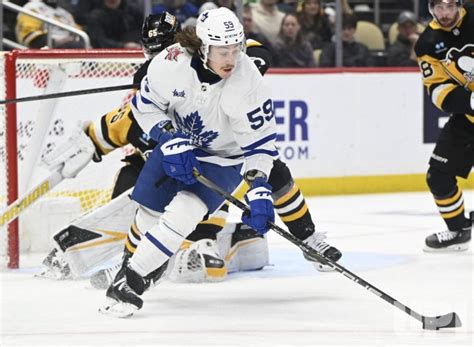 Photo Maple Leafs Tyler Bertuzzi Takes Rebound And Passes