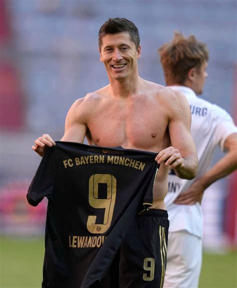 SOME BEST MOMENTS OF ROBERT LEWANDOWSKI Thread Thread From