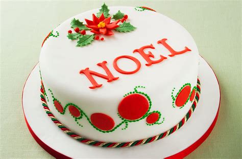 38 easy Christmas cake ideas, decorations and designs | GoodtoKnow