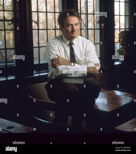 ROBIN WILLIAMS, DEAD POETS SOCIETY, 1989 Stock Photo - Alamy