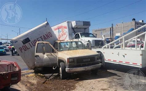 Choque Entre Camiones Provoca Cierre Parcial De Carriles En El Scar Flores