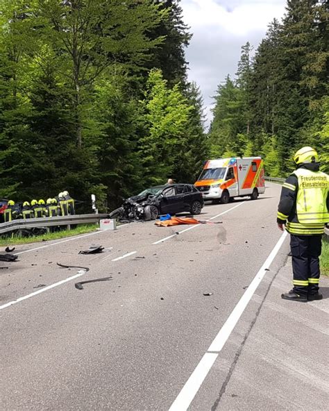 Verkehrsunfall Mit Vier Verletzten Personen Und Mehreren Beteiligten