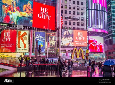 Times Square Vallas Publicitarias Fotografías E Imágenes De Alta