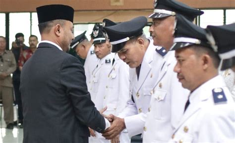 Pj Bupati Subang Lantik Kepala Desa Terpilih Sampaikan Pesan Menohok