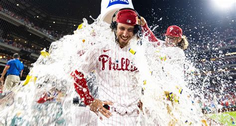 MLB world reacts to Phillies emotional no-hitter