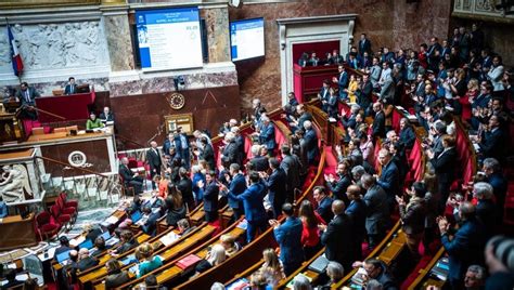 Deuxième Semaine De Débats Sur Les Retraites Sous La Pression De La Rue