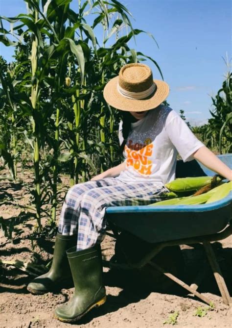 Người bảo lãnh cho Tina Dương nói gì trước thông tin hot girl này tiếp tục đá xe của mình