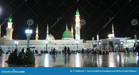 A Night View of Al-Masjid an-Nabawi Editorial Image - Image of annabawi, muslim: 173986440