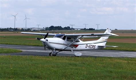 Sportflugzeuge Cessna Skylane Fotos Flugzeug Bild De