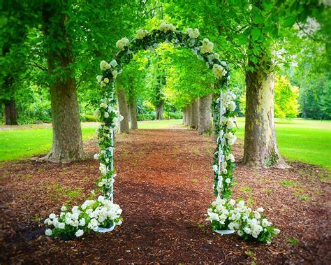 Wedding Garden Arch - jenniemarieweddings