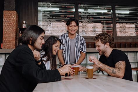 People Drinking Beer at Bar · Free Stock Photo