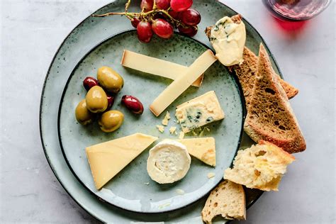 The Ultimate Guide To Pairing Bread And Cheese